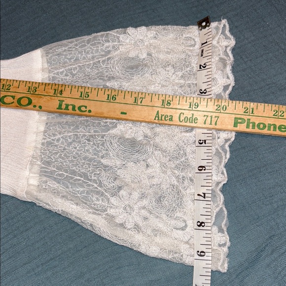 American Eagle Womens Cream Lace Blouse Bell Sleeves Lace Cuffs Boho Fairy Femme - Picture 14 of 16